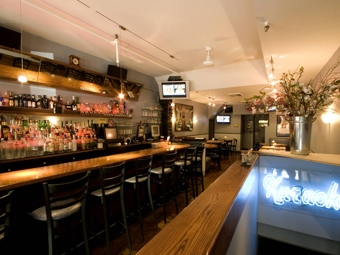 Best bars in Chinatown, NYC from dive bars to karaoke bars