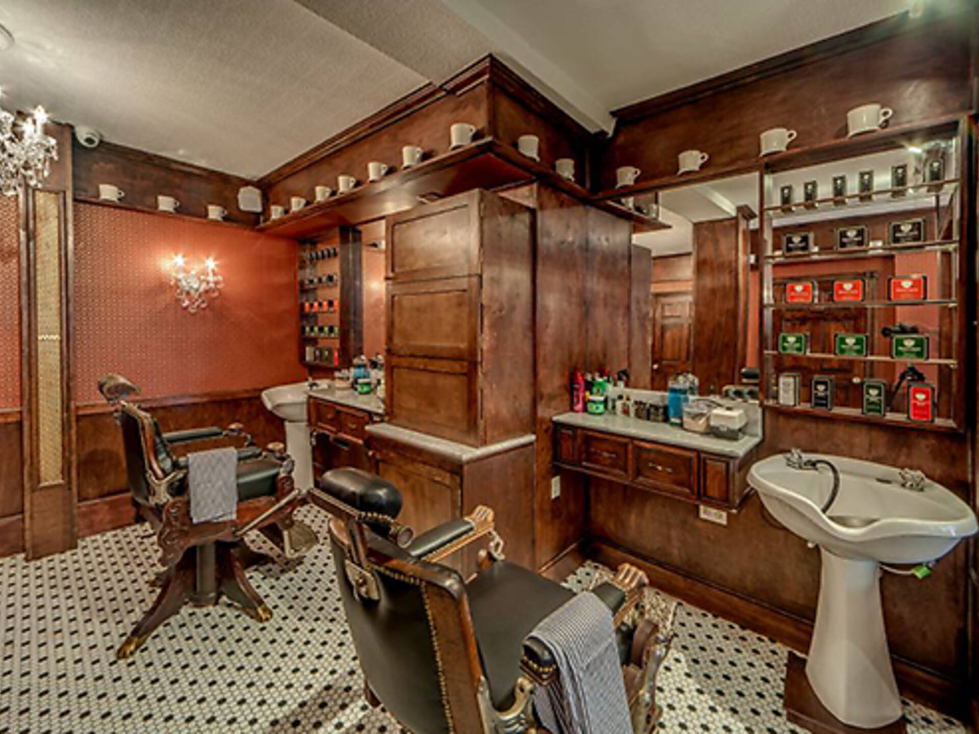 Barber shops in NYC where you can get a hot shave