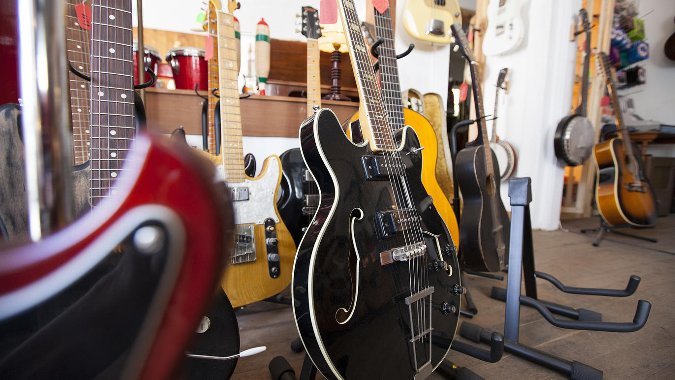 Old Style Guitar Shop Shopping in Silver Lake, Los Angeles