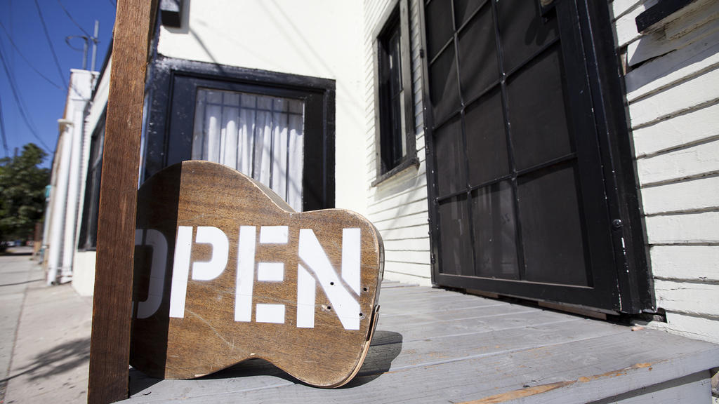 Old Style Guitar Shop Shopping in Silver Lake, Los Angeles