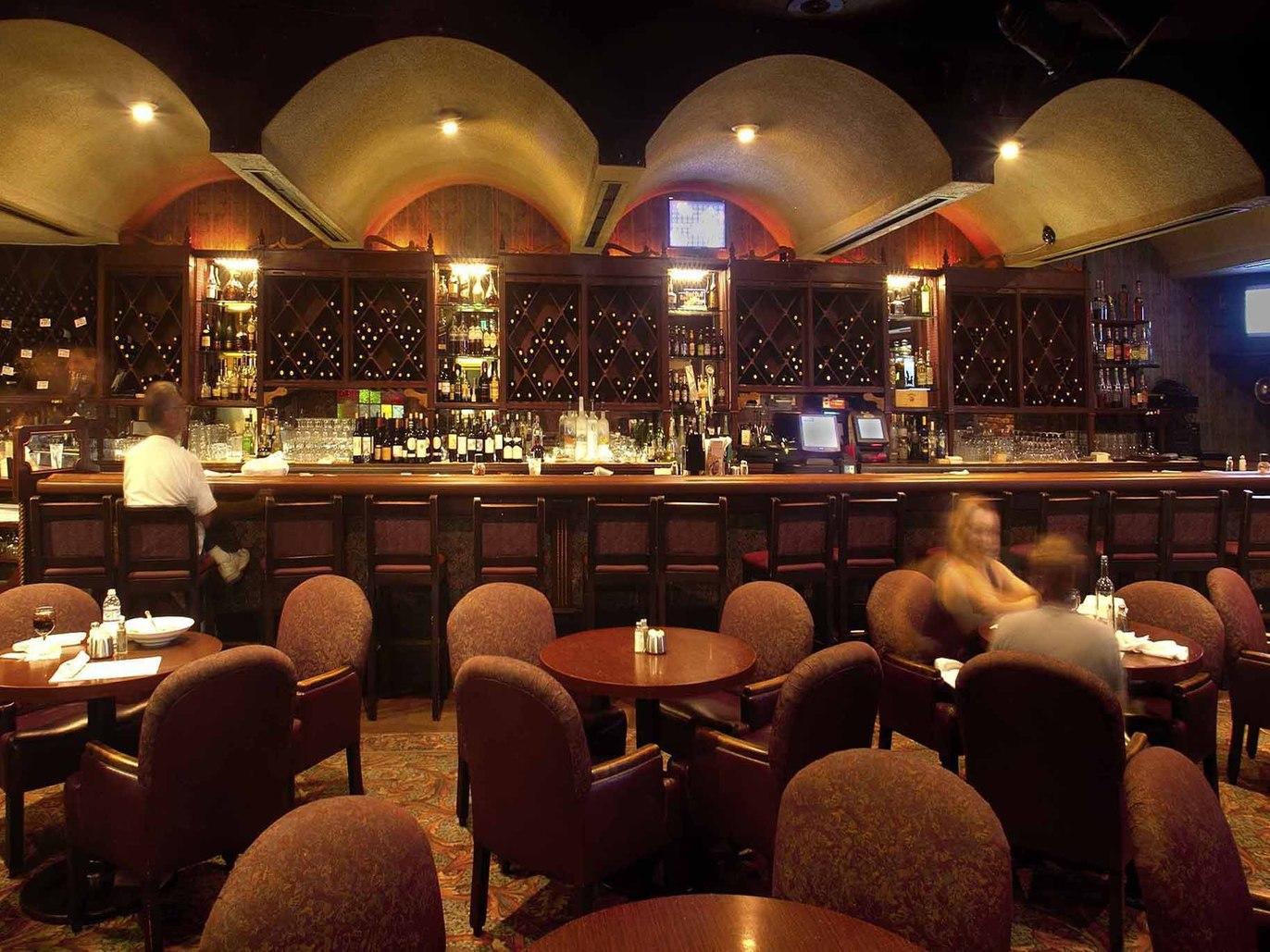 Best Bars and Restaurants Near Dodger Stadium for Cheap Eats