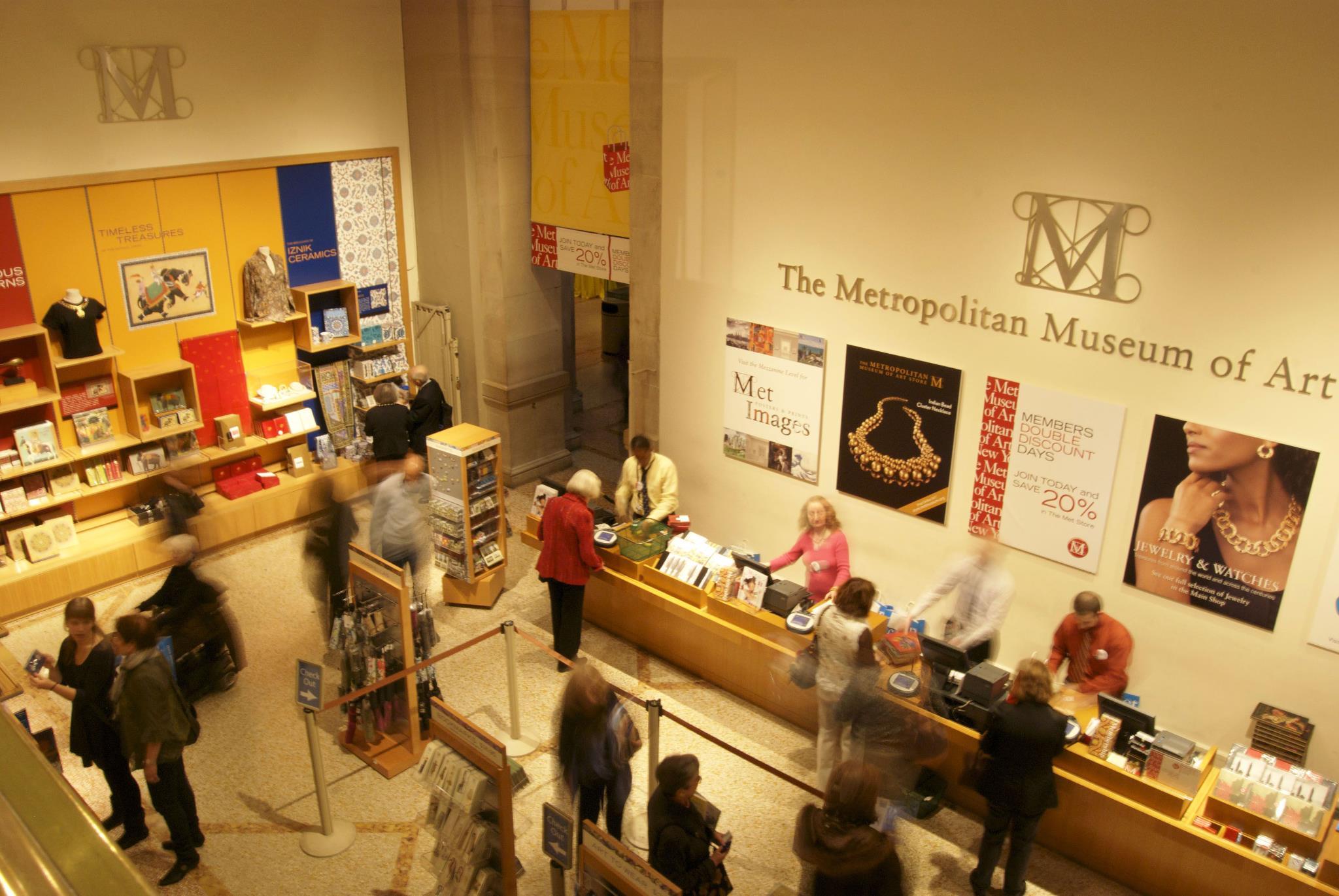 The Metropolitan Museum Of Art Store Shopping In Central Park New York   Image 