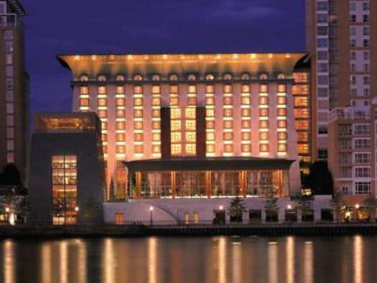 Canary Riverside Plaza Hotel