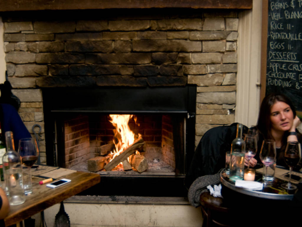NYC's 13 best fireplace bars for extra cozy drinks, fall 2023