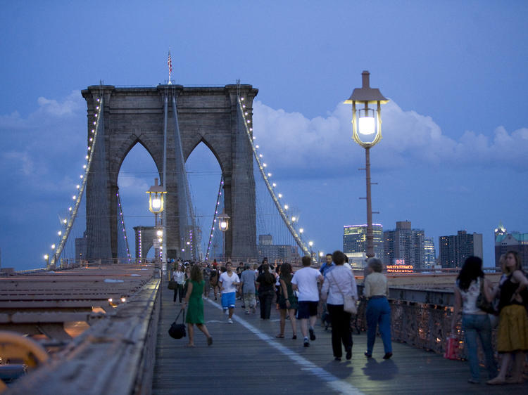 Stroll across the Brooklyn Bridge