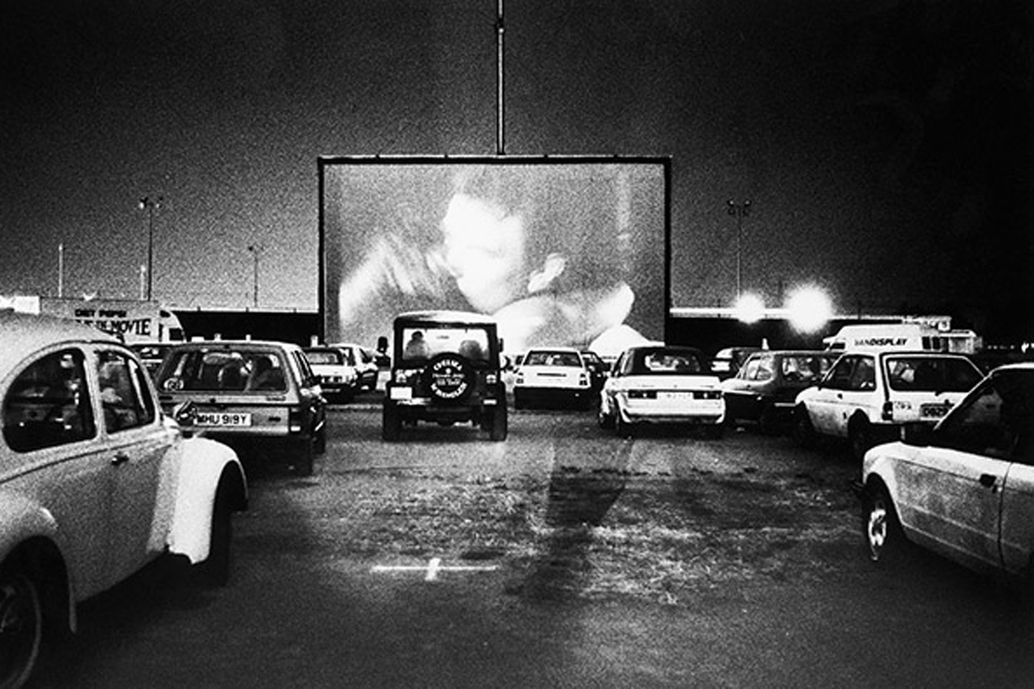 In drive. Drive-in кинотеатр США. Автокинотеатр США. Автокинотеатр в Америке 1960. Автокинотеатр в Америке 1933.