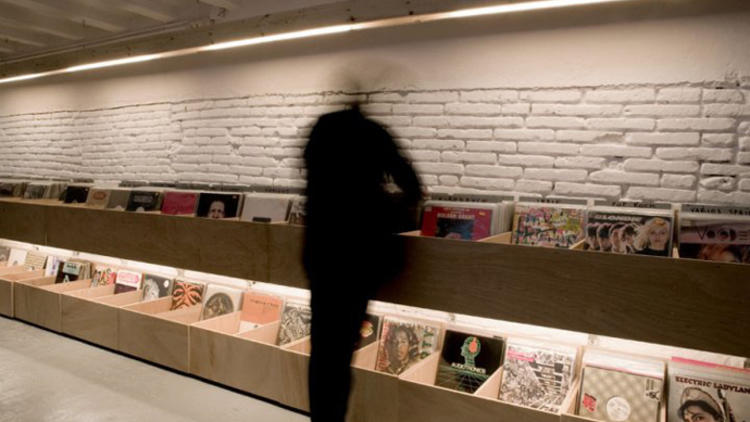 Comprar un vinilo en los templos de la música