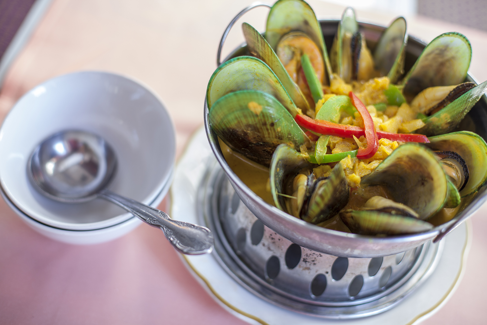 Where To Find The Best Thai Restaurants In Los Angeles Green Curry Mussels At Jitlada
