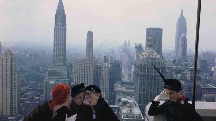 Fashion models (Corbis/© Norman Parkinson Ltd/Courtesy Norman Parkinson Archive)