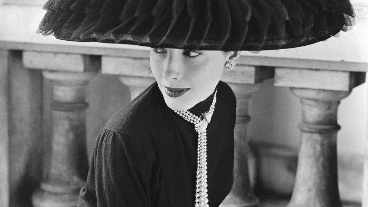 Model wearing a hat (Corbis/© Norman Parkinson Ltd/Courtesy Norman Parkinson Archive)