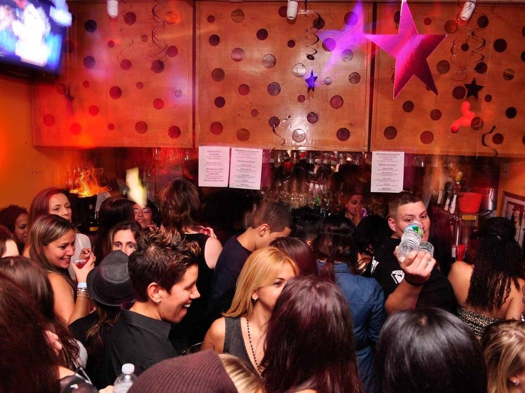6 Best Lesbian Bars In Nyc And Queer Parties For Dancing