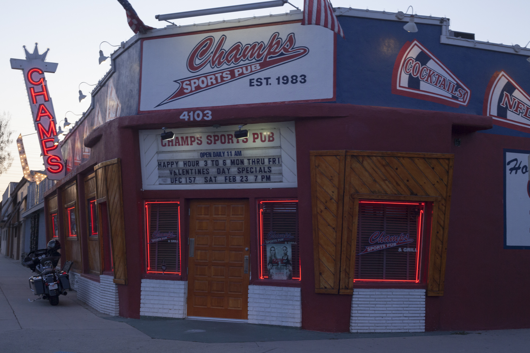 Champs Sports Pub | Bars in Burbank, Los Angeles