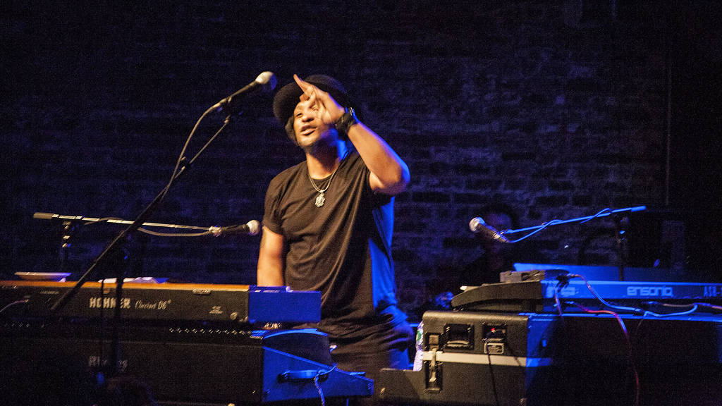 Live photos D'Angelo and Questlove at Brooklyn Bowl