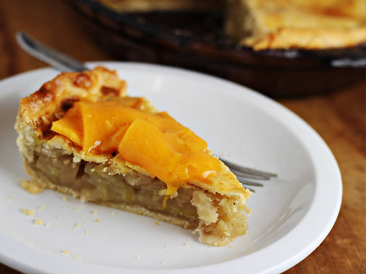 Eat apple pie with cheddar