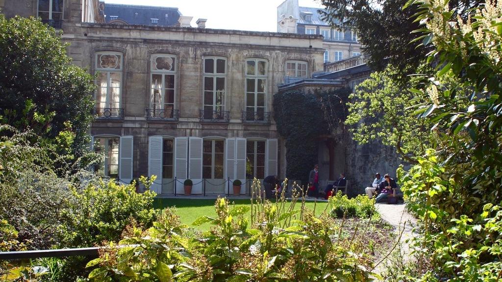 Jardin des Archives Nationales | Attractions in Le Marais, Paris