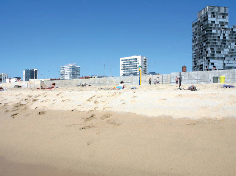 barceloneta beach chair rental