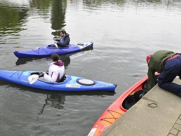 Un tour en kayak sur le canal Un tour en kayak sur le canal