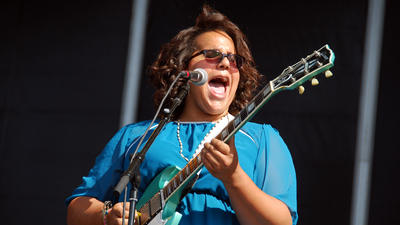 Alabama Shakes Brittany Howard singing.