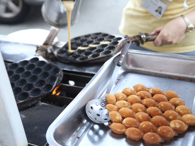 Street cart: Ling’s Sweet Mini Cakes