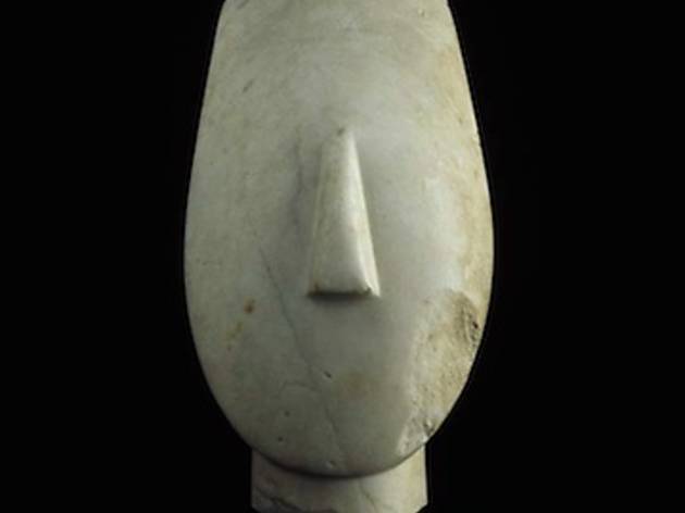 Musée du Louvre • Tête d'idole aux bras croisés Musée du Louvre • Tête d'idole aux bras croisés