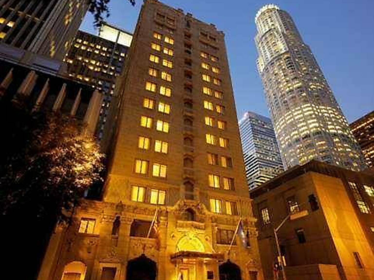 13 Best Downtown Los Angeles Hotels ft. Epic Poolside Views