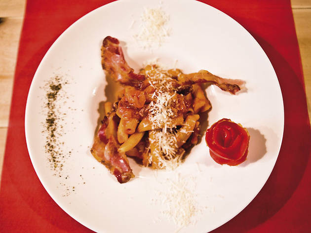 Rigattoni alla matriciana Rigattoni alla matriciana (Precio del plato: 10 €)