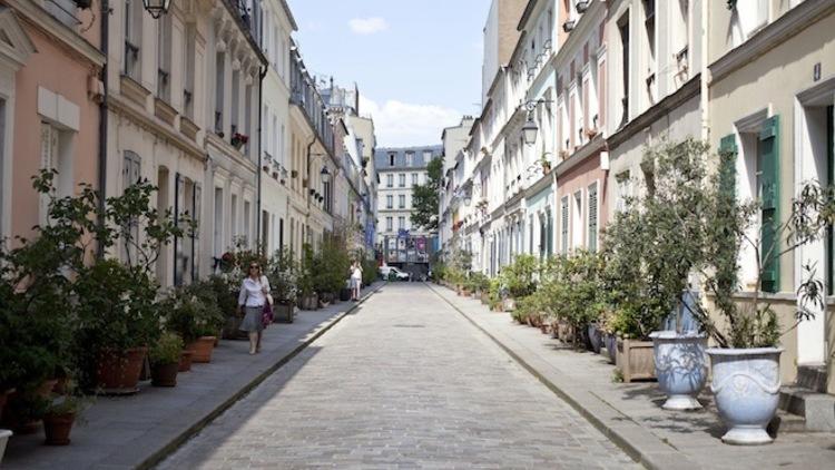 Rue Crémieux (© Virginia Rollison)