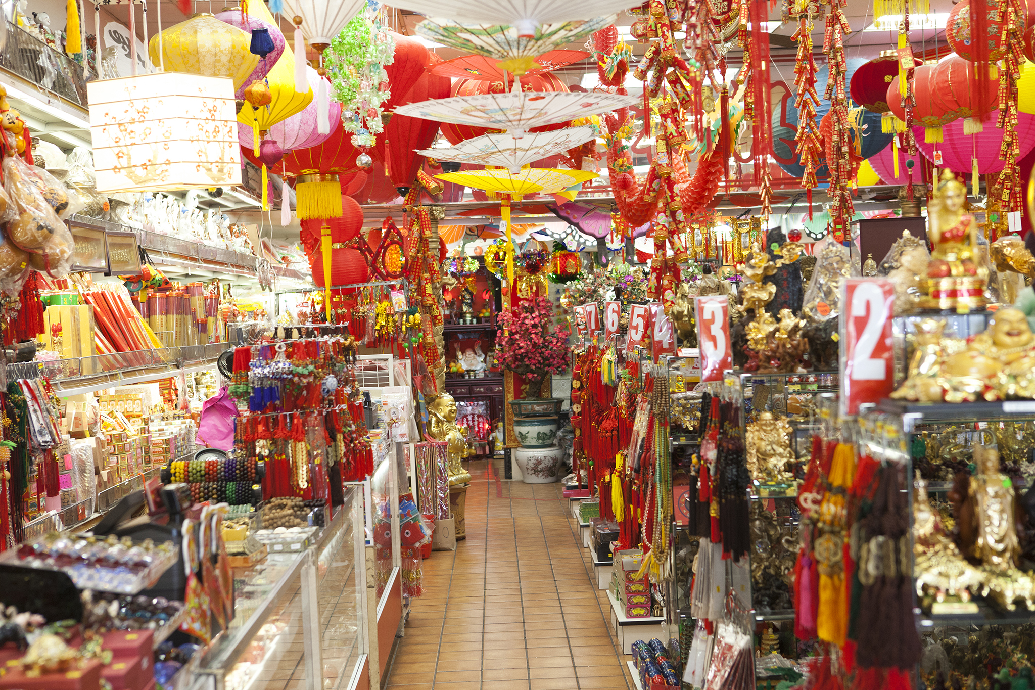 Best shops  in Los Angeles  Chinatown  for fashion design 