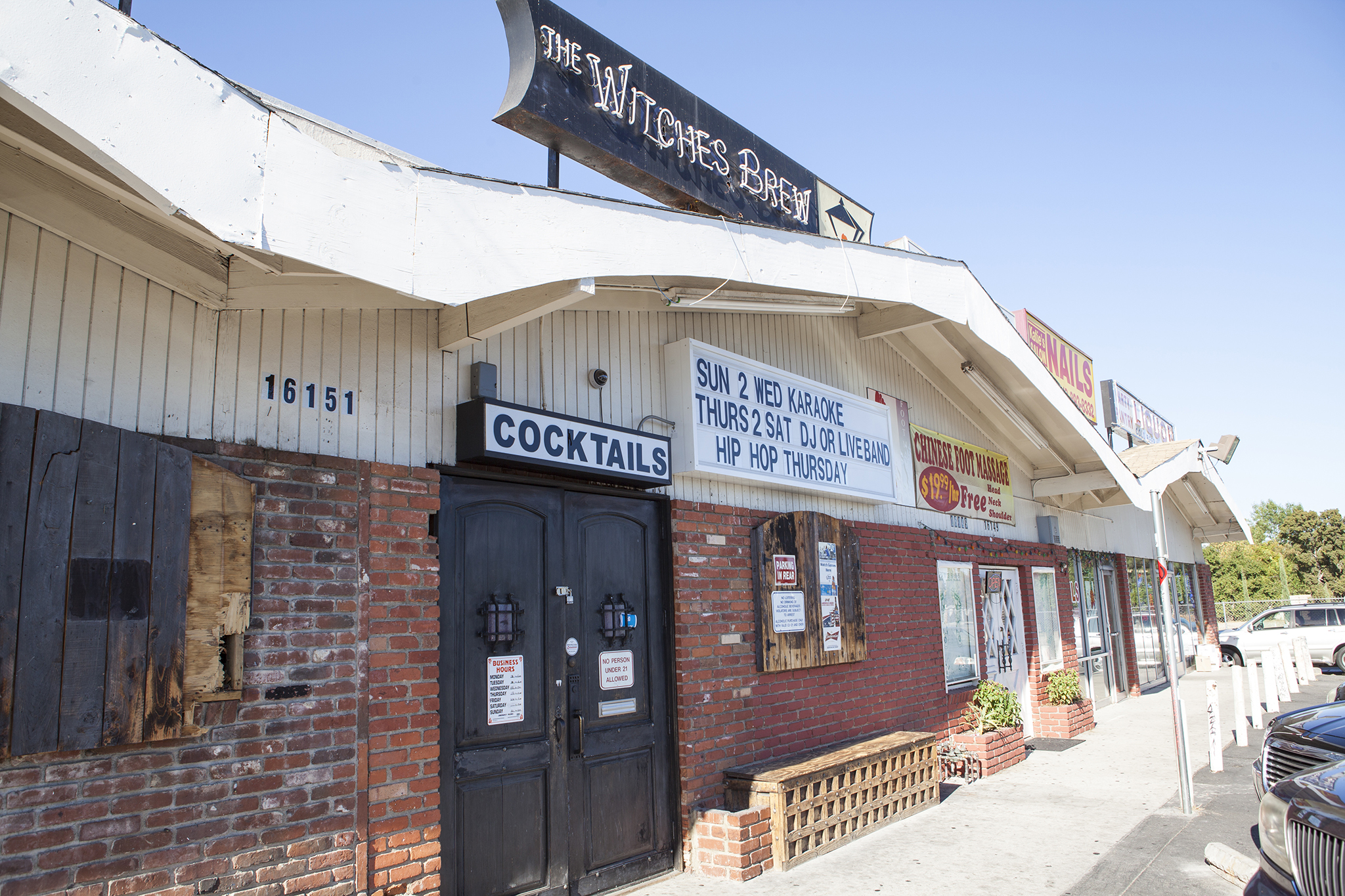 Witches Brew Cocktail Lounge Bars In North Hills Los Angeles