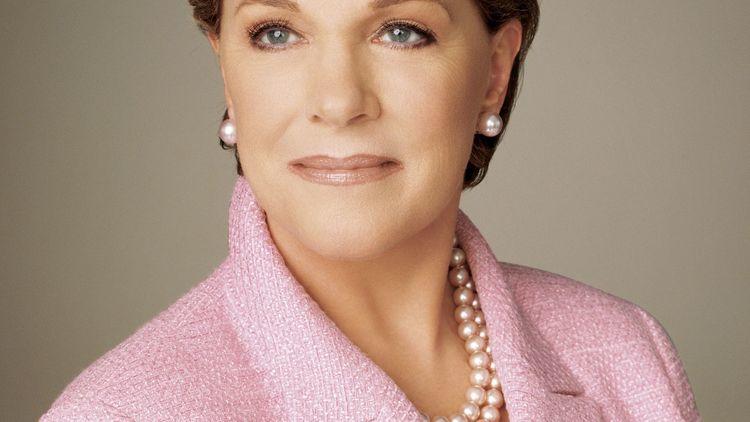 Julie Andrews narrates "Peter And The Wolf" with the LA Philharmonic.