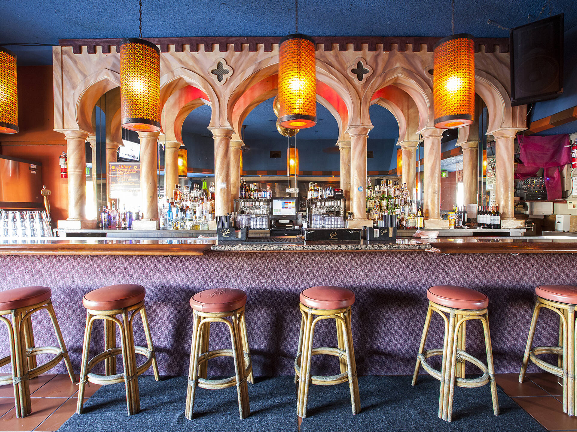Best Silver Lake, Los Angeles Bars for Drinking