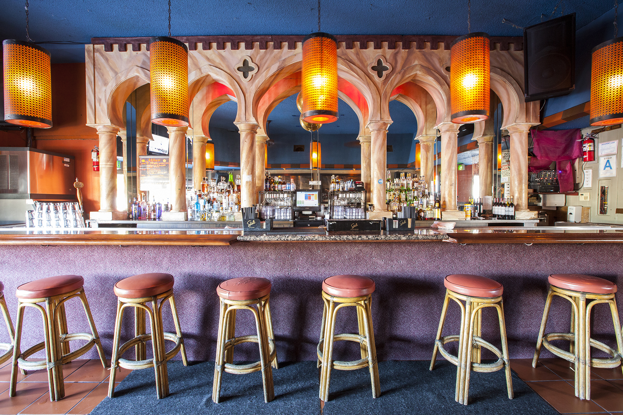 Best Silver Lake Los Angeles Bars For Drinking