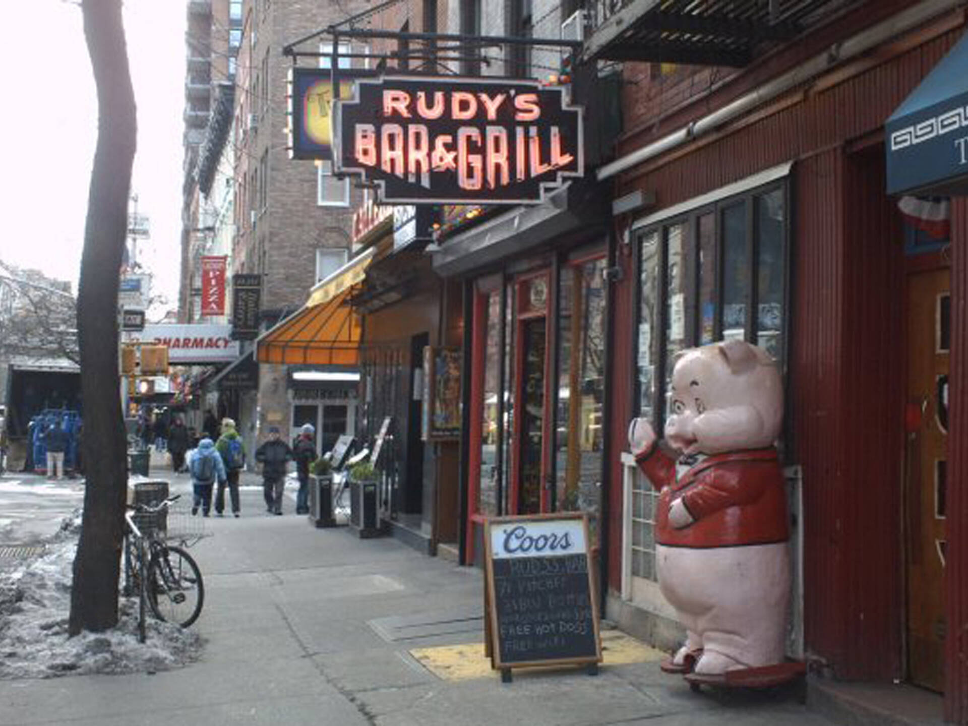 NYC's 19 best dive bars for cheep beer, shots and relaxed fun