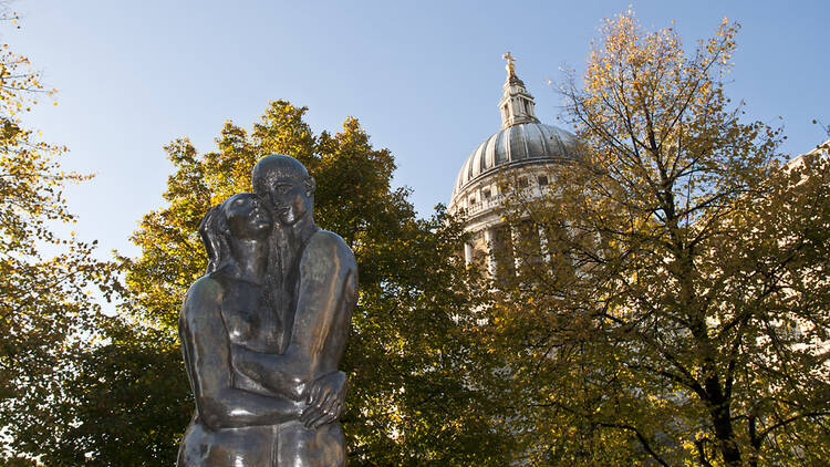 Young Lovers sculpture