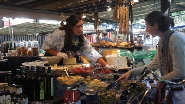 Marché bio des Batignolles (© Barbara Chossis)