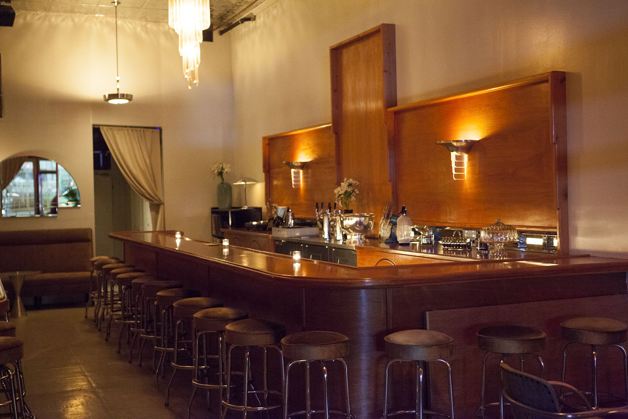 Where to Find the Best Bars and Cocktails in Hollywood