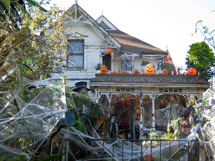 Trick or Treating on Third Street Promenade  Mommy Poppins - Things To Do  in Los Angeles with Kids