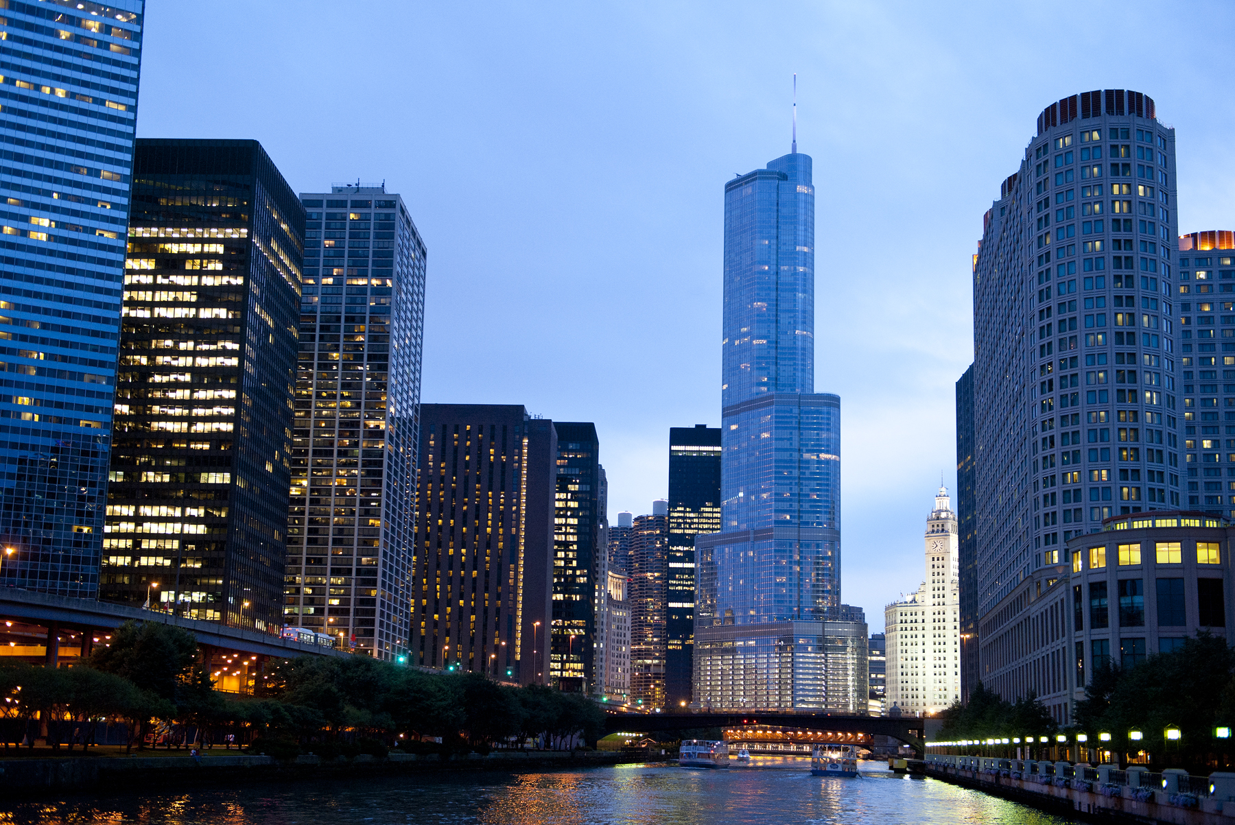 Chicagoans make plans to moon Trump Tower