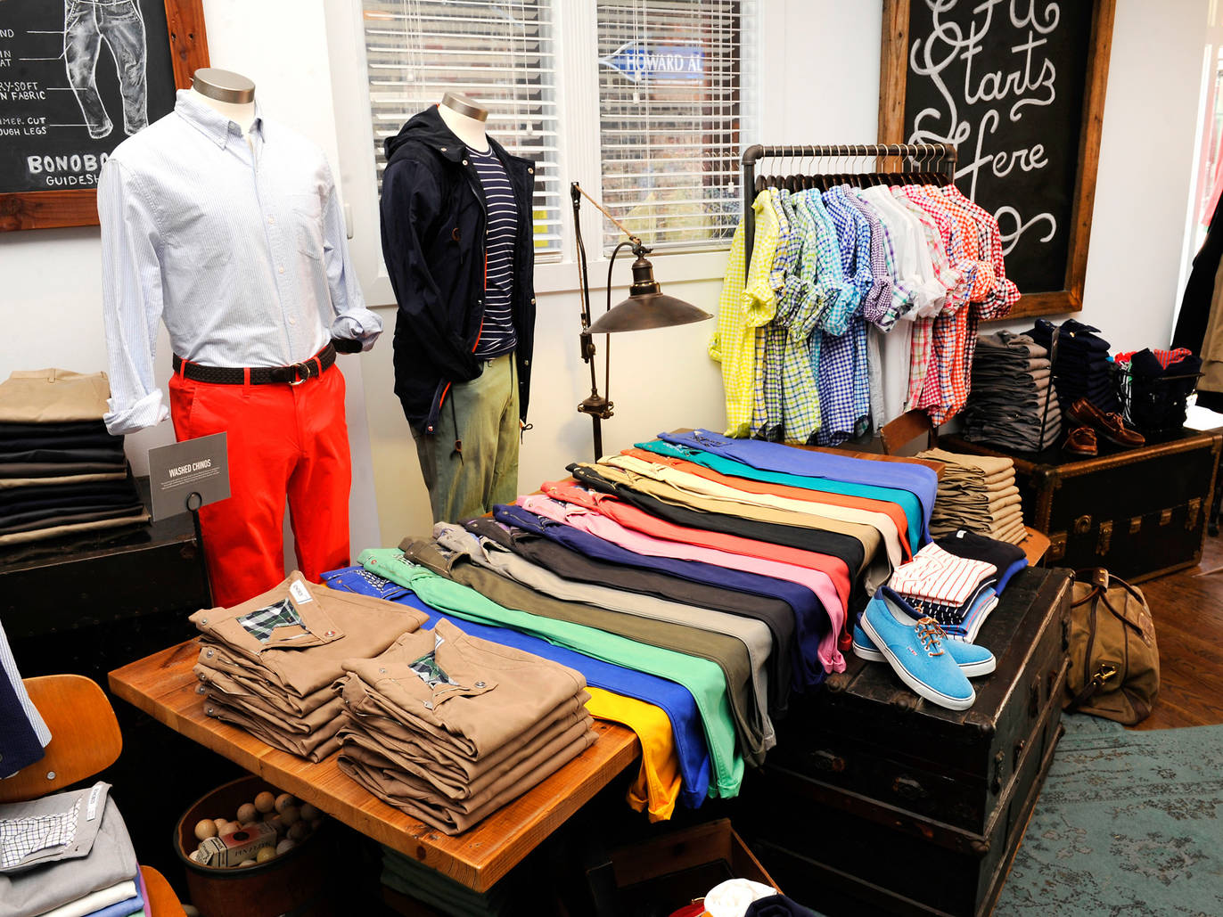 Pet stores in Chicago for dog leashes, cat collars and more