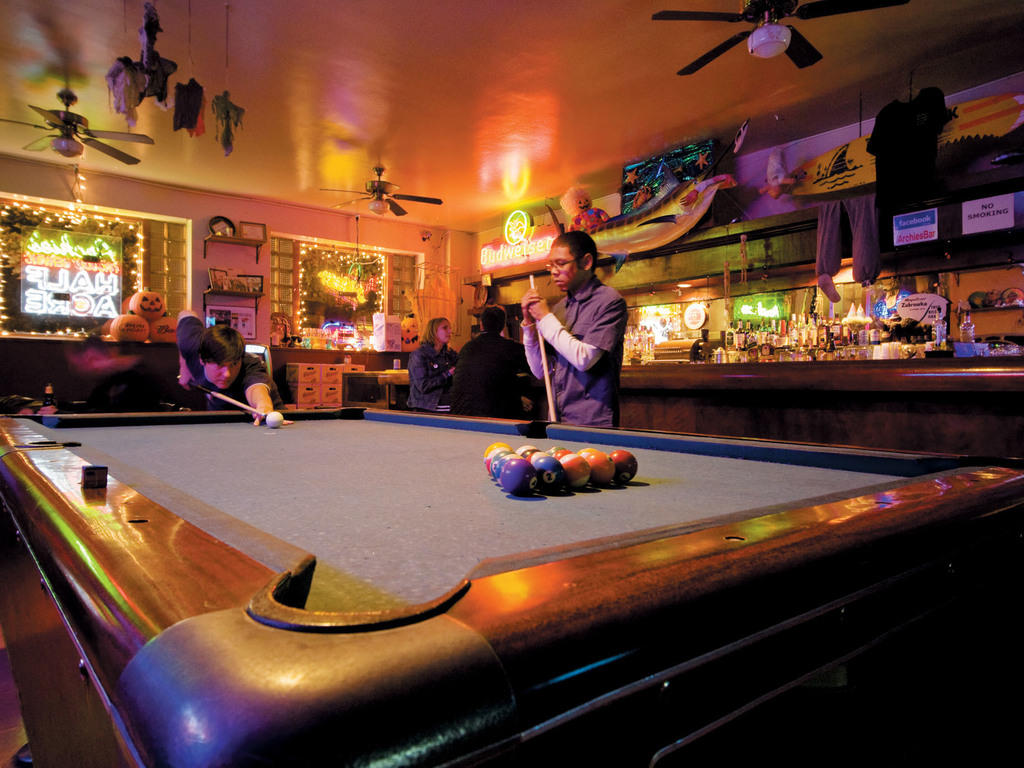 Best dive bars in Chicago