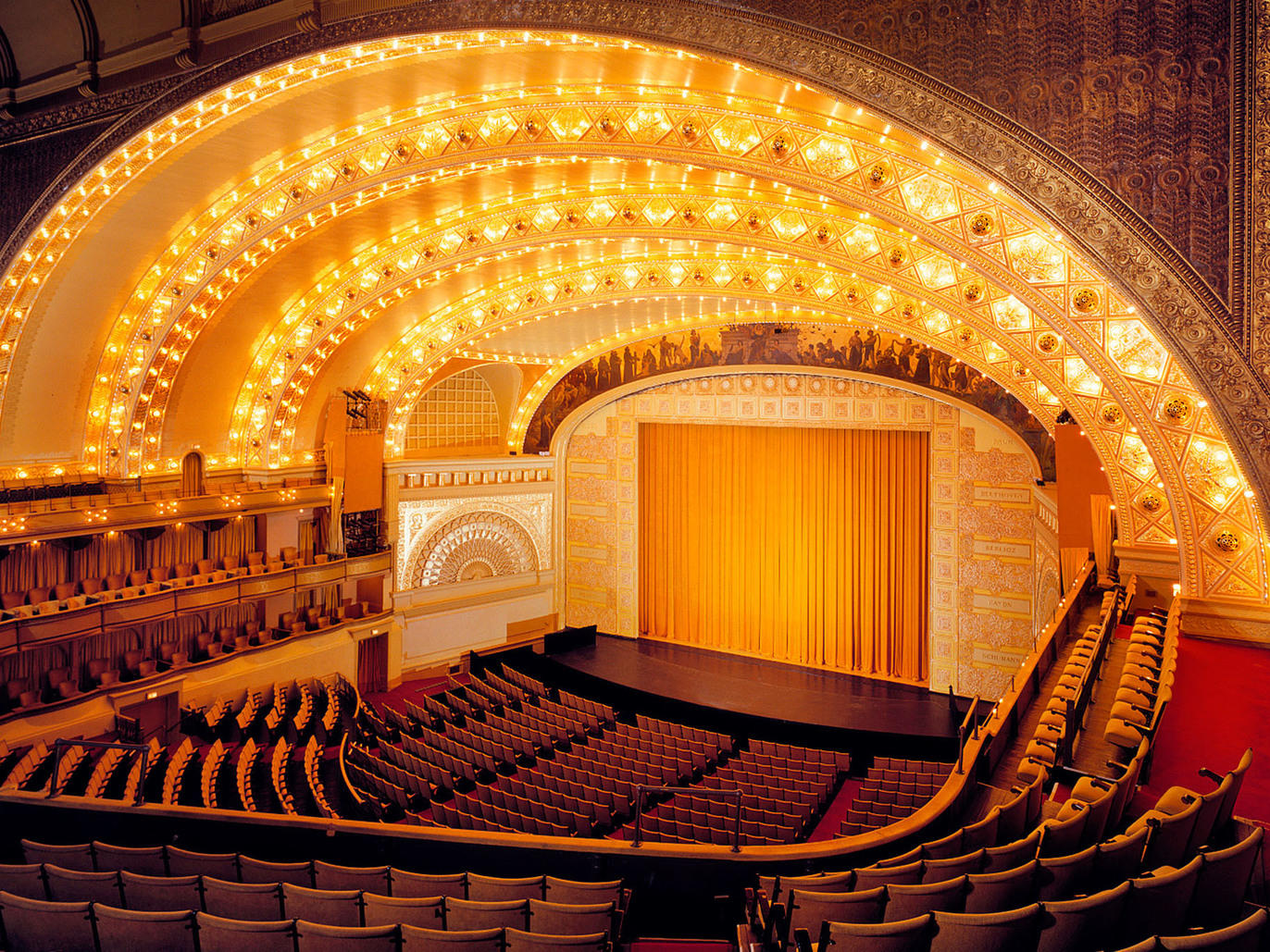 11 Best Chicago Theaters In The Loop And Downtown