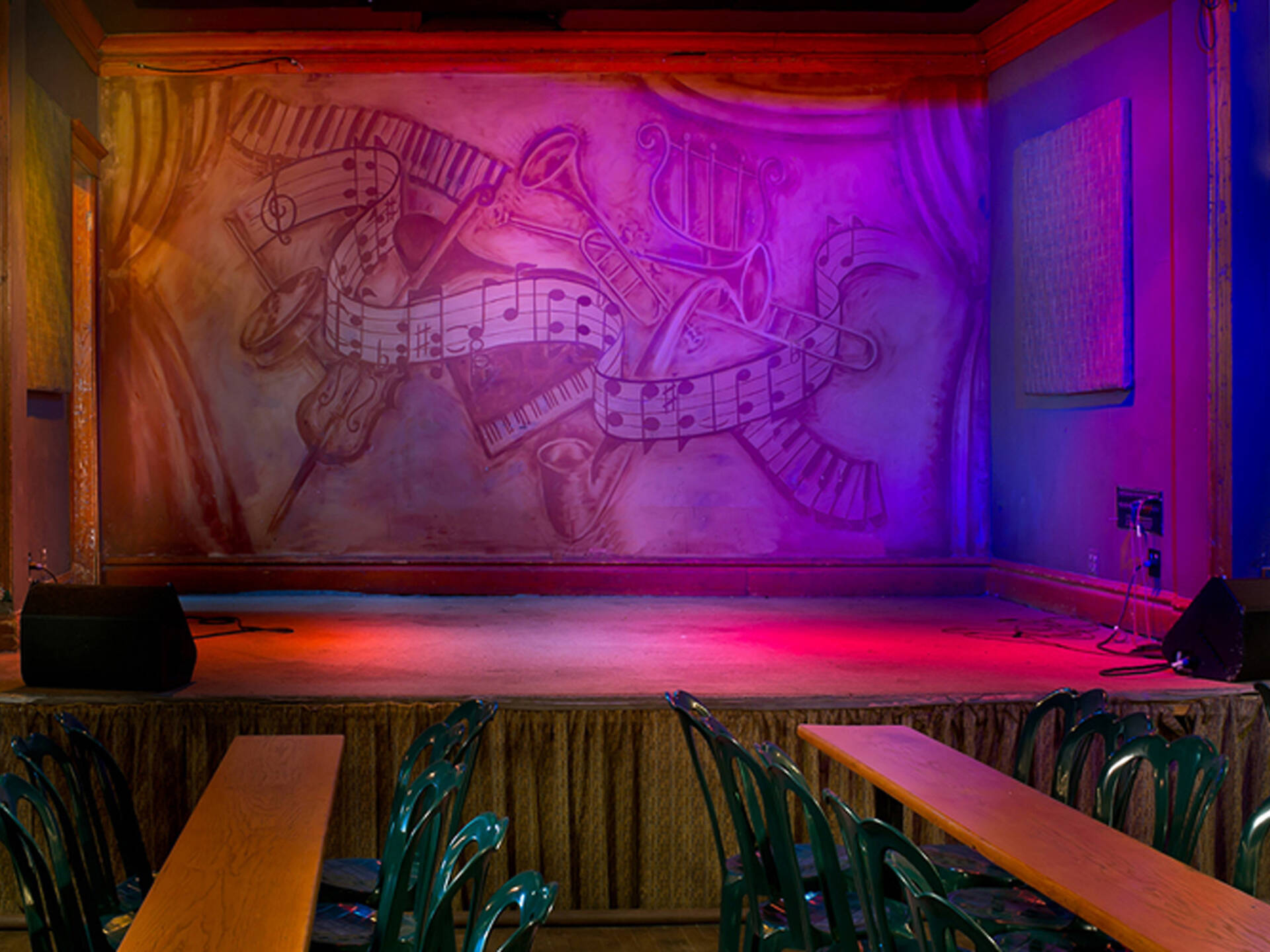 13 Best Jazz Clubs in Chicago for a Swinging Night Out