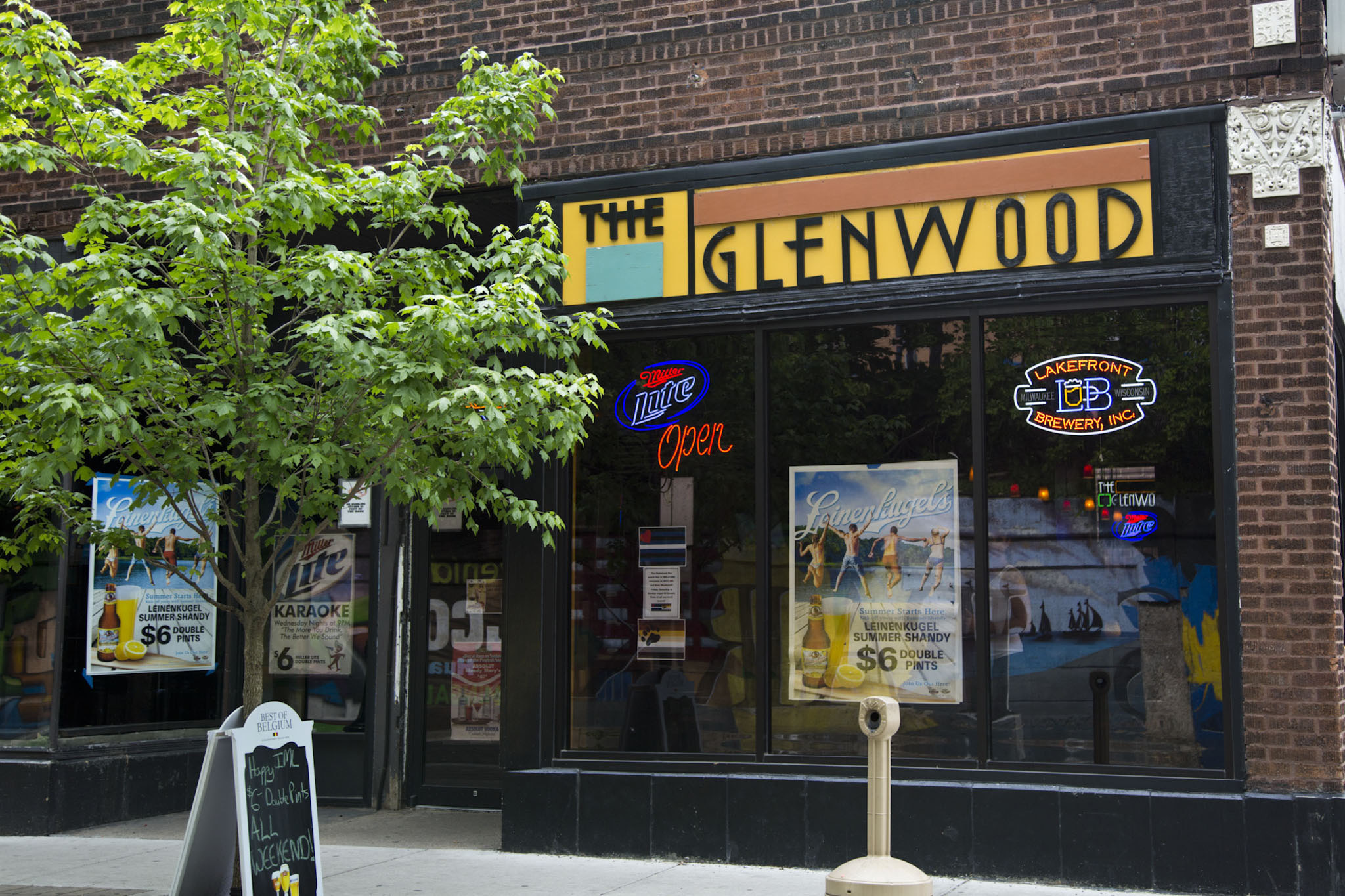 chicago gay bar beer