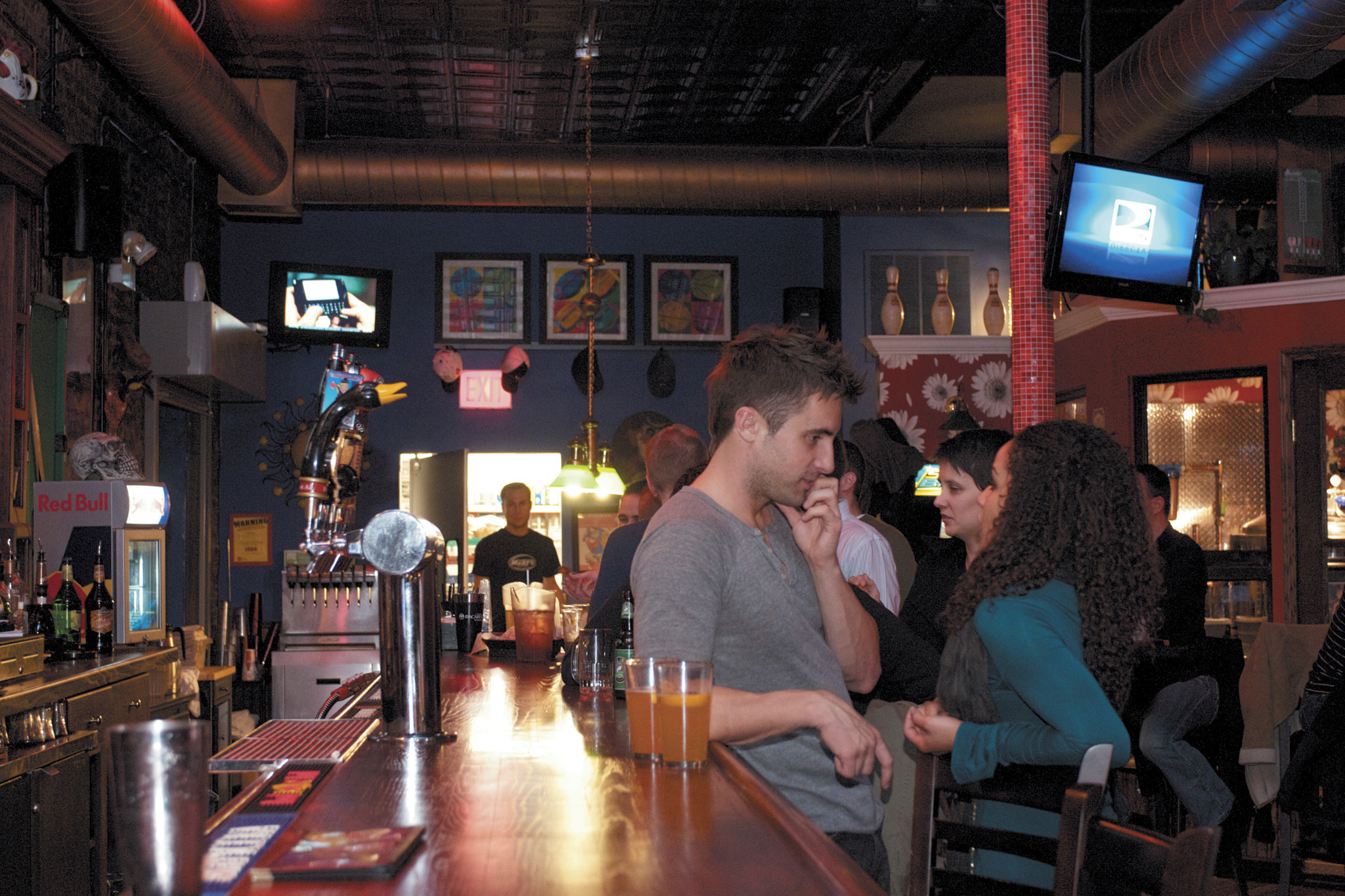 queen mary tavern chicago gay bar