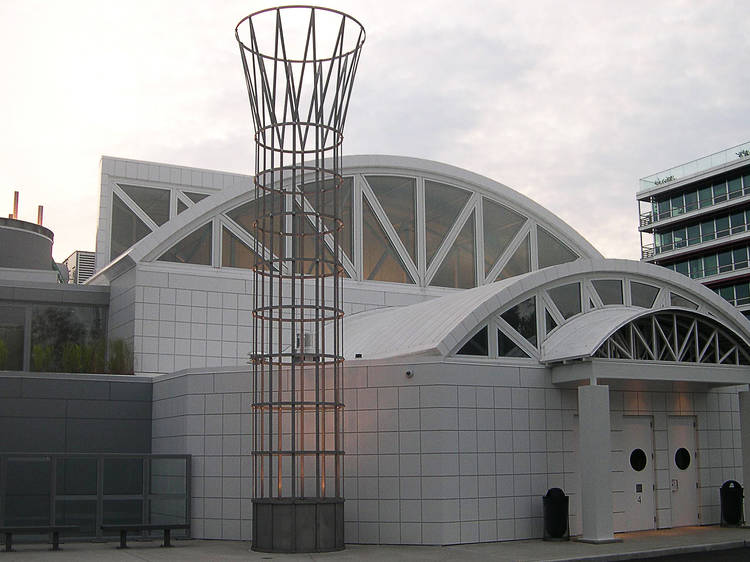 Illinois Holocaust Museum and Education Center