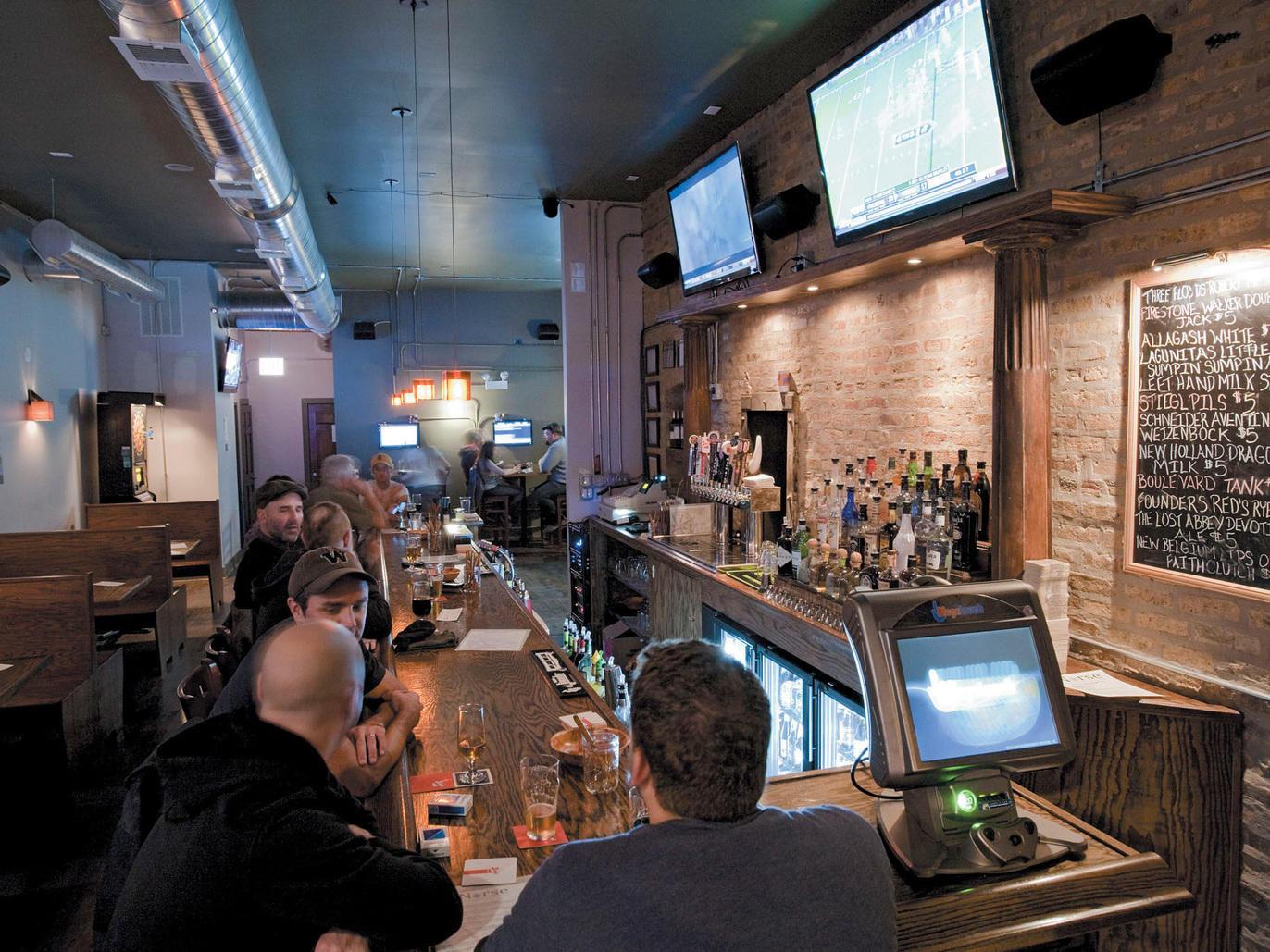 A guide to the best bars in Edgewater for cocktails and beer