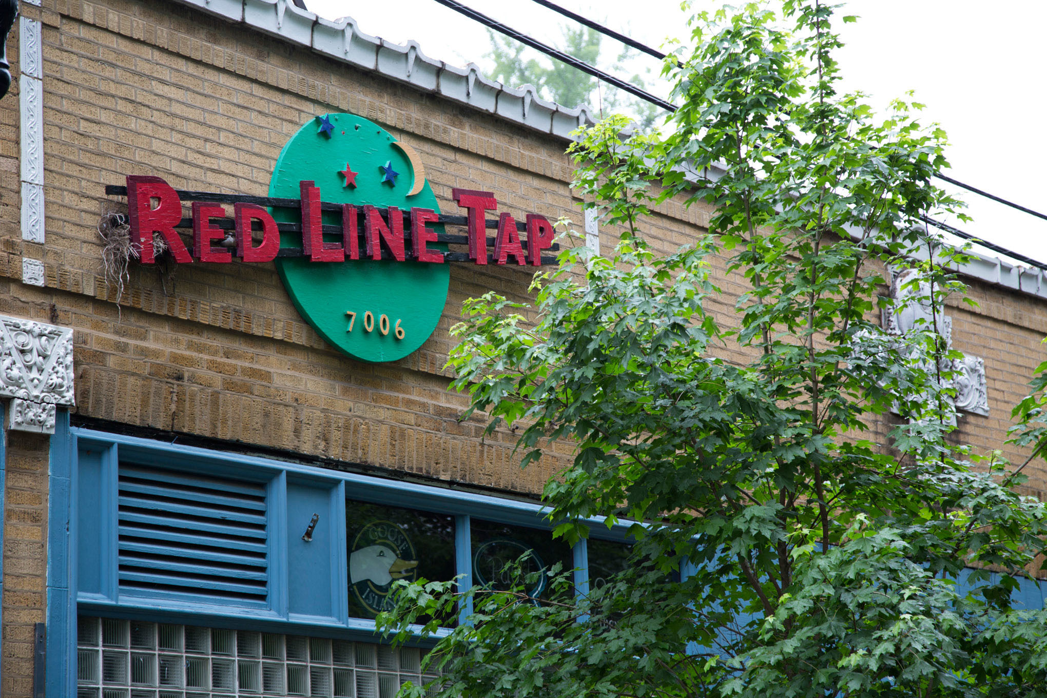 Red Line Tap | Bars in Rogers Park, Chicago