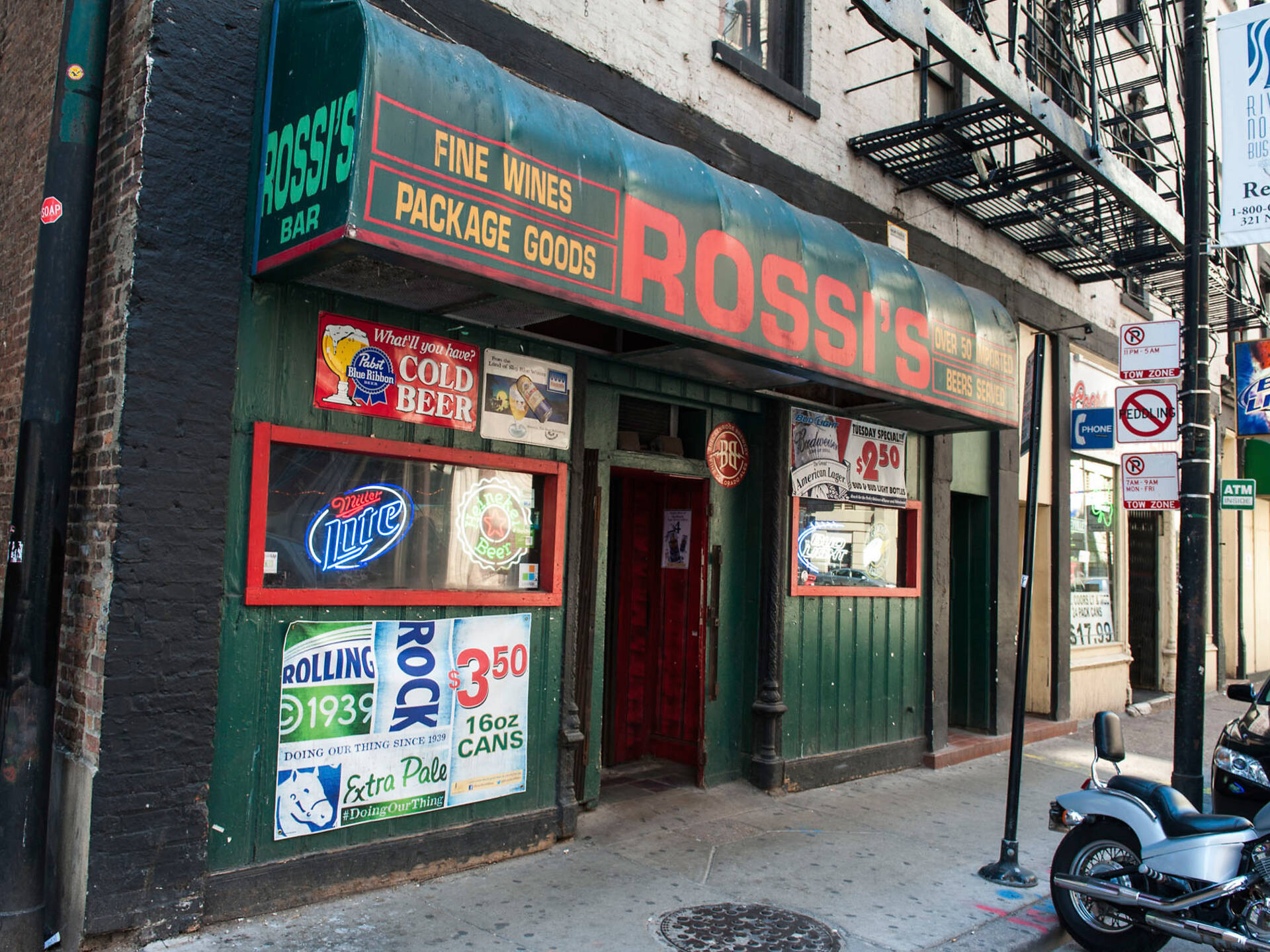 Best dive bars in Chicago