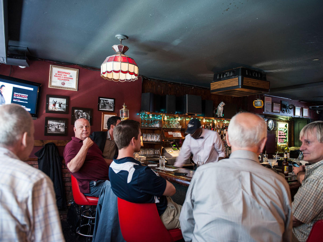 34 Best Gay Bars & Clubs to Go Drinking at Tonight in Chicago