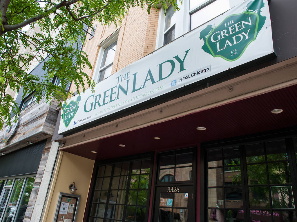 Best bars in Lakeview, with karaoke, craft beer and more